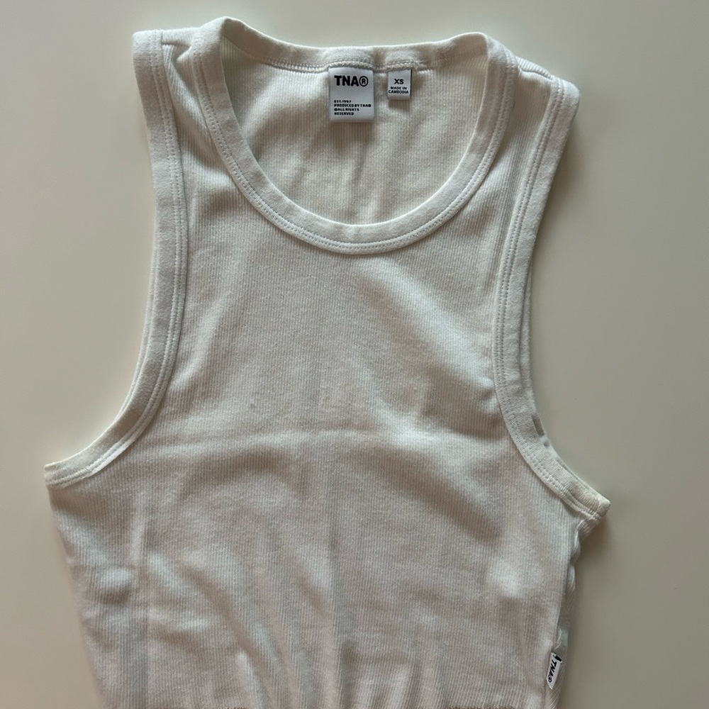 Aritzia homestretch cropped tank in white, size extra small